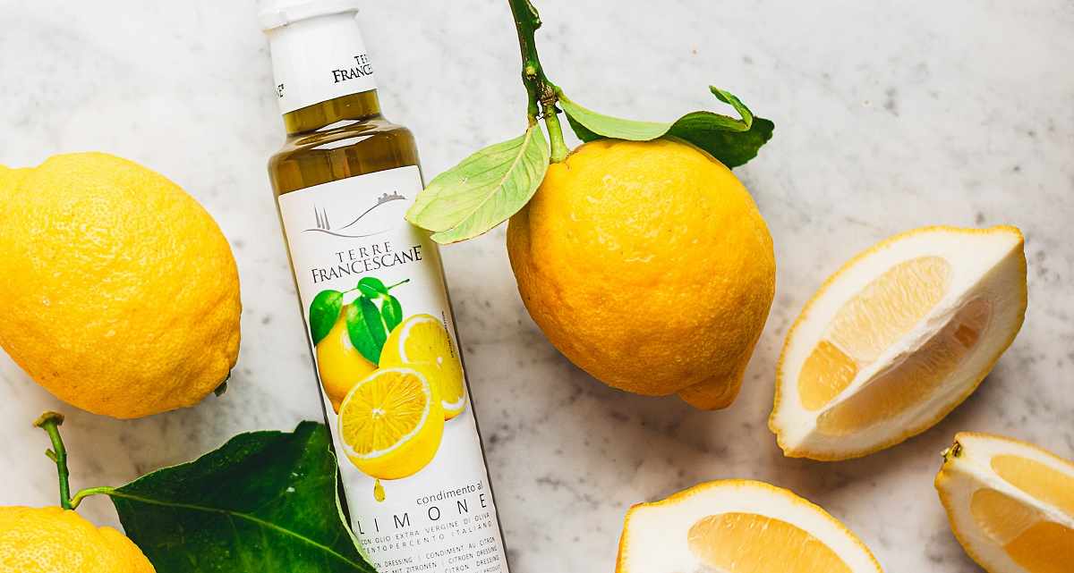 Italian lemon flavoured extra virgin olive oil with lemon peel